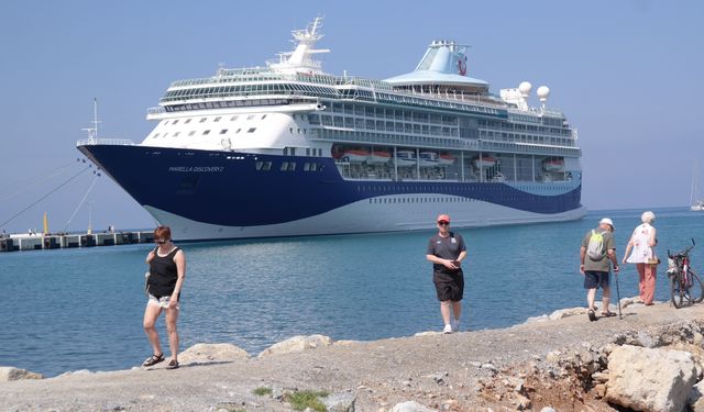 Kuşadası Limanı kruvaziyerleri ağırlamaya devam ediyor