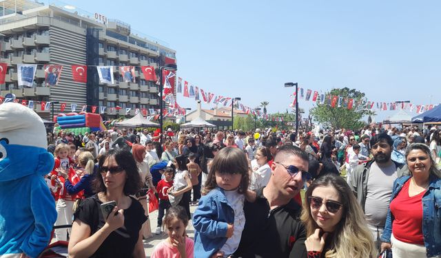 Kuşadası'nı '23 Nisan' coşkusu sardı