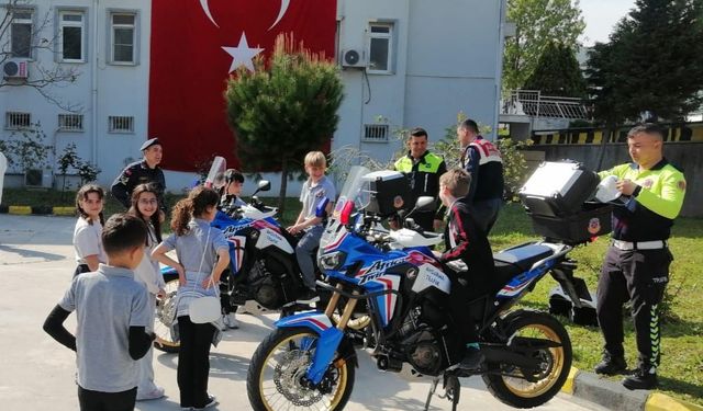 Söke’de jandarma ekipleri öğrencilerle buluştu