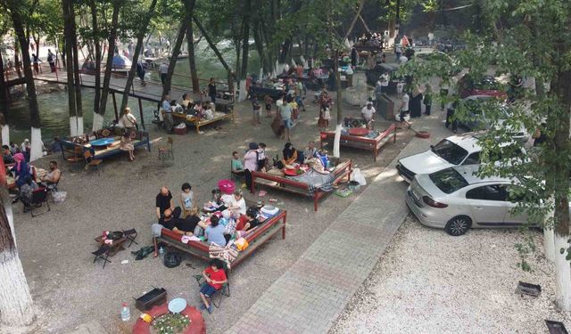 Bozdoğan’daki piknik alanı sıcak yaz günlerinde serinletiyor