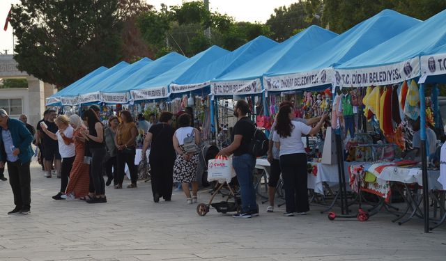 Didim kent meydanında müzik etkinliği