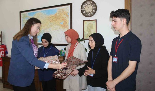 Kaymakam Polat, başarılı öğrencileri ağırladı