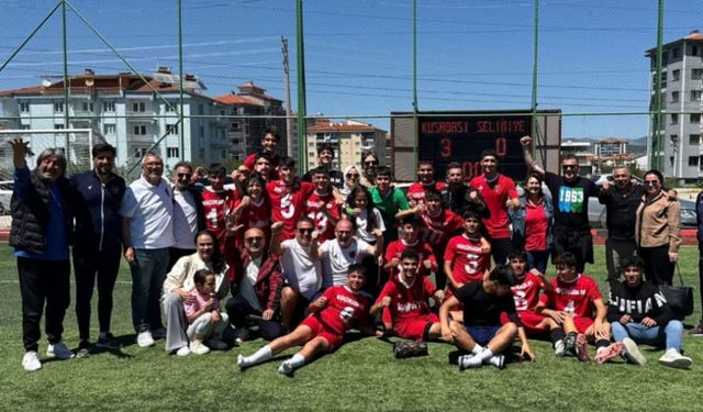 Kuşadası'nın gururu Küçükada Spor finallerde
