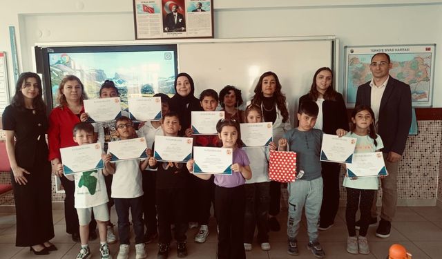 Kuyucak’ta ADÜ'lü öğrenciler minik kalplere kitaplarla dokundu