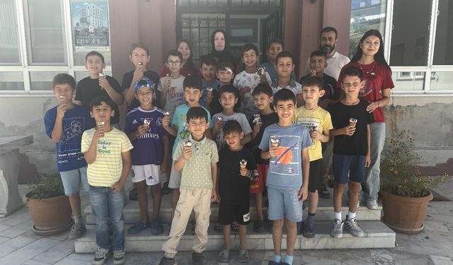 Başkan Arıcı’dan Kuran Kursu öğrencilerine dondurma sürprizi