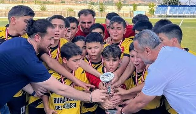 Buharkent’in gençleri namağlup şampiyon