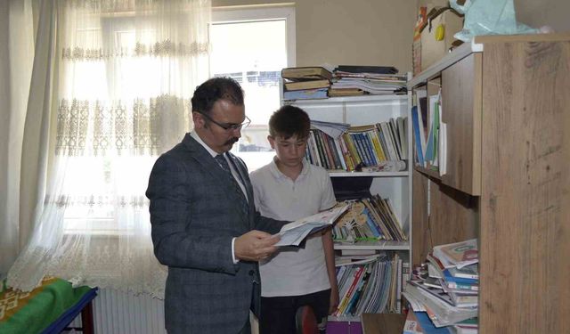 Kaymakam Ateş öğrencilerin evlerine misafir oldu