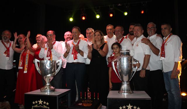 Galatasaray'ın ''Şampiyonluk kupası'' Kuşadası taraftarıyla buluştu