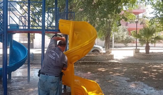 Germencik’te parklar dezenfekte edildi
