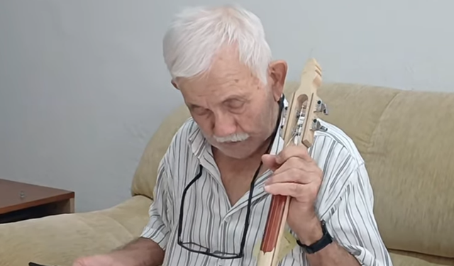 Müziğe adanmış bir ömür: 93 yaşında elinden kabak kemaneyi düşürmüyor