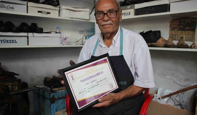 Aydınlı Nail Usta, 75 yıldır baba mesleğini yapıyor