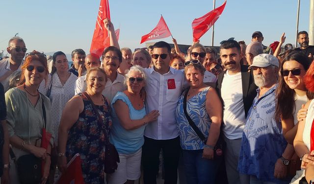 CHP 102. yaşını Kuşadası'nda coşkuyla kutladı