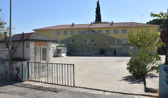 Karacasu'da bir okul tarihe karışıyor