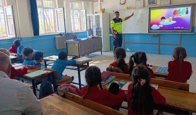Karacasu’da ilkokul öğrencilerine trafik eğitimi