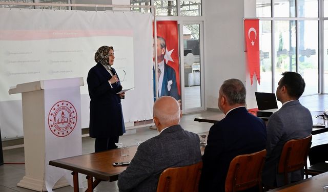 Kuşadası’nda eğitim-öğretim yılı değerlendirme toplantısı yapıldı