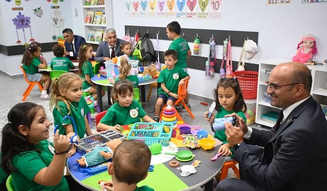 Kuşadası'nda İlköğretim Haftası törenlerle kutlandı