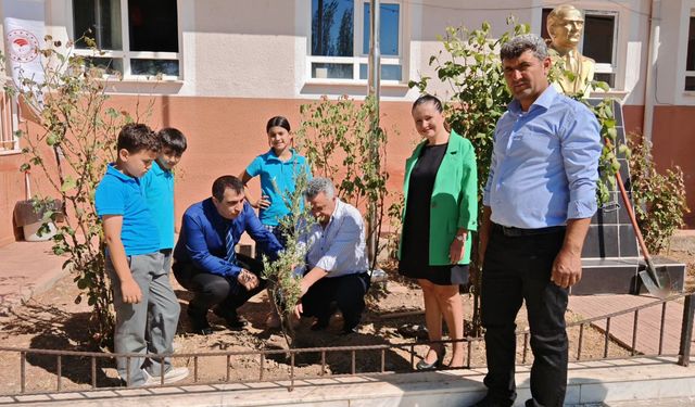 Nazilli’de minik eller yeşil vatan için toprakla buluştu