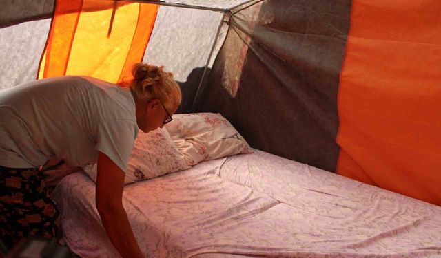 Aydın'ın göbeğinde torunu ve oğlu ile çadırda yaşam mücadelesi veriyor