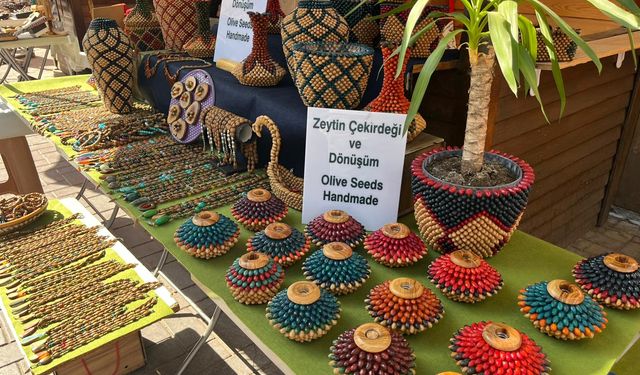 Zeytin çekirdeğinden doğan sanat kent sokaklarından çıkıp Kuşadası'nı evrensele taşıyor