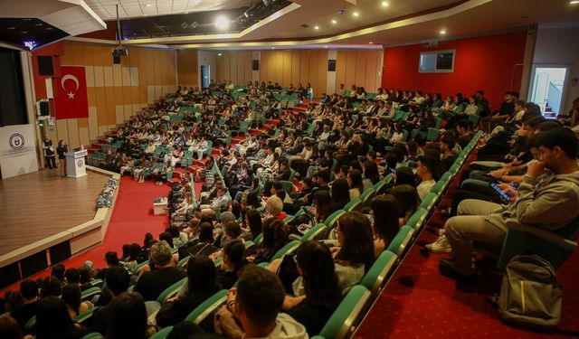 ADÜ oryantasyon programları sürüyor
