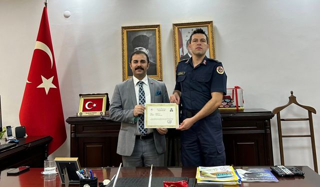 Koçarlı’da asayiş başarısına ödül: Kaymakamdan amir ve komutana başarı belgesi
