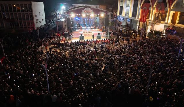 Koçarlı’da festival coşkusu: Ayşe Dinçer sahne aldı, meydan doldu