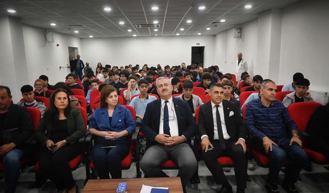 Kuşadası Milli Eğitim Müdürlüğü 'Akran zorbalığı' semineri gerçekleştirdi
