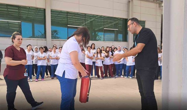 Nazilli Devlet Hastanesi’nde stajyer öğrencilere afet eğitimi