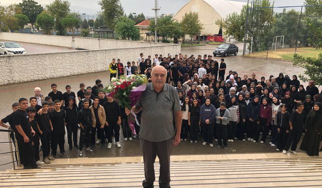 Nazilli'de duygusal anlar: 40 yılını aynı okula adayan öğretmene duygusal veda