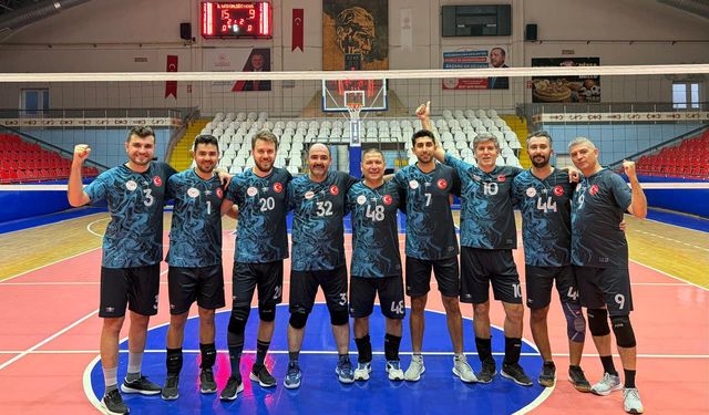 Aydınlı sağlıkçılar voleybolda fırtına gibi