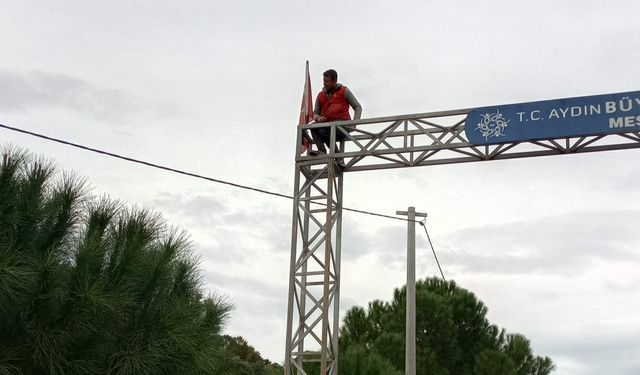 Bayrak için toteme tırmandı: Ayyıldız: “Bayrak için canım feda”