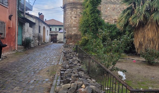 Cihanoğlu Kulesi’nin çevresi tepki çekiyor: ‘Koçarlı’nın imajı zedeleniyor’