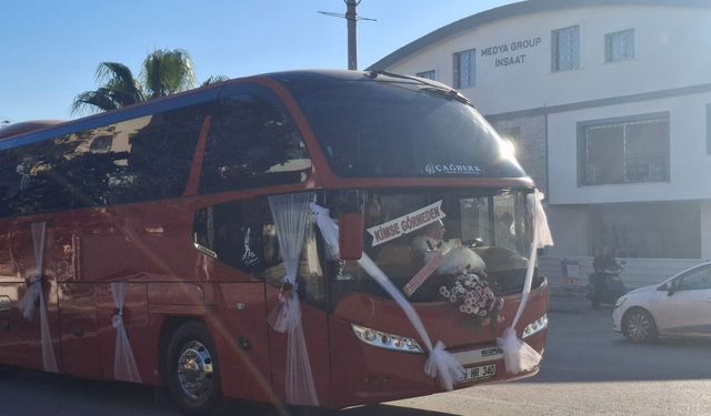 Didim'de renkli anlar: Otobüsle gelin almaya gitti