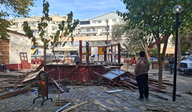Didim'deki tahliye ertelendi; kıraathanelerde söküm sürüyor
