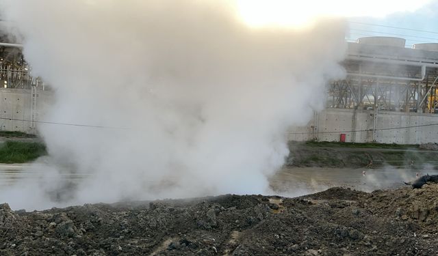 Germencik’te JES borusu patladı: Yol ulaşıma kapatıldı