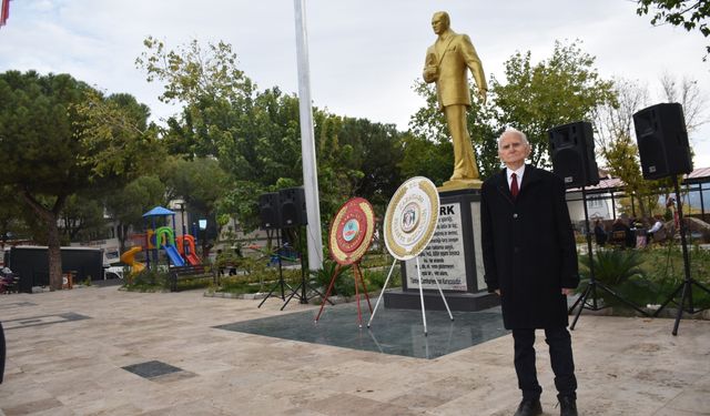 Karacasu'da emekli öğretmen 91 yaşında Atatürk'e koştu