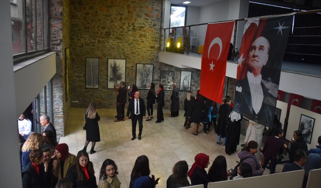 Karacasu'da resim sergisi açıldı: Hem öğretmen hem ressam
