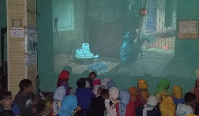 Karacasu'da imam çocukları camide sinemayla buluşturdu