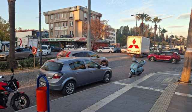 Kaybettiği işitme cihazını not kağıdıyla aramaya çıktı