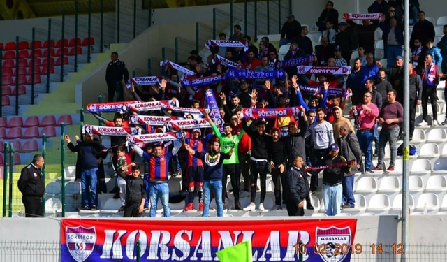 Korsanlar, tribünden çekildi