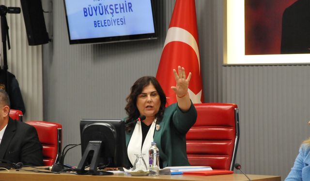 Meclis'te 'bürokrat' krizi