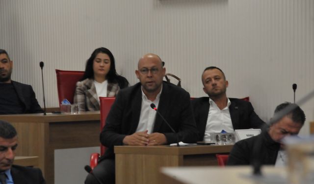 Mersin’den Yetişkin’e ‘usul’ resti: “Kendi meclisine baksın”