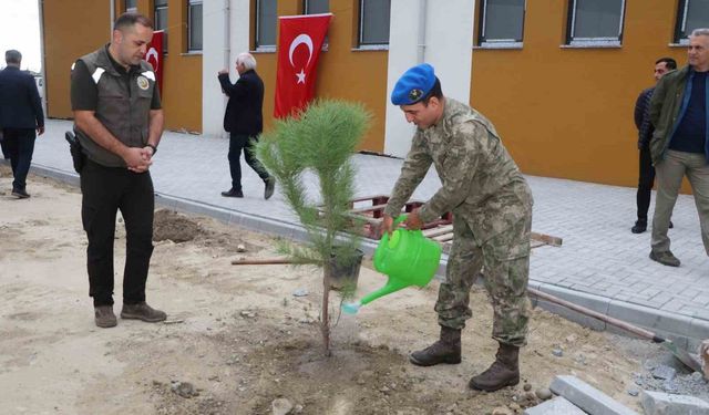 Söke’de "Yeşil Vatan" için fidanlar toprakla buluştu