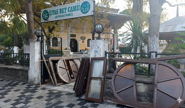 Söke’nin Tarihi Koca Camii’nde yenileme çalışması