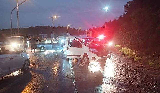 Didim’de kayganlaşan yolda kaza