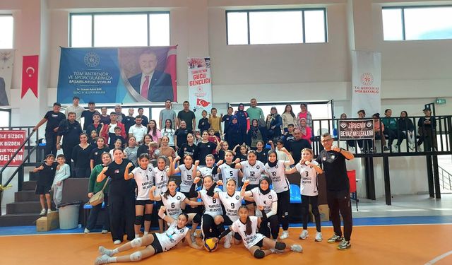 Zirve Voleybol'dan dört dörtlük başarı