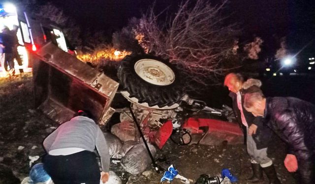 Devrilen traktörün altında kalan kadın yaralandı