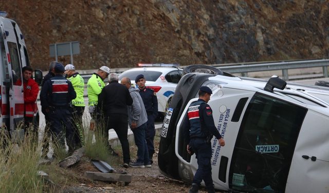 Yolcu minibüsü devrildi: 7 yaralı