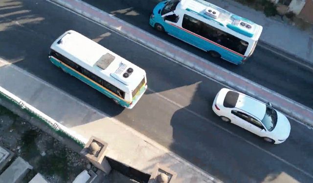 Trafikten kaçan dolmuş 200 metre ters şeritte gitti