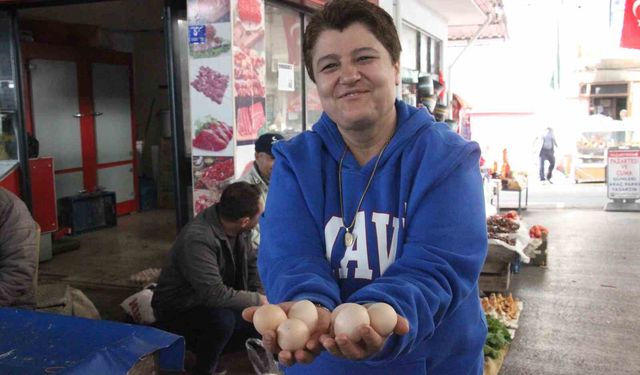 Bozdoğanlı pazar esnafı zor günlerini çalışarak hafifletiyor